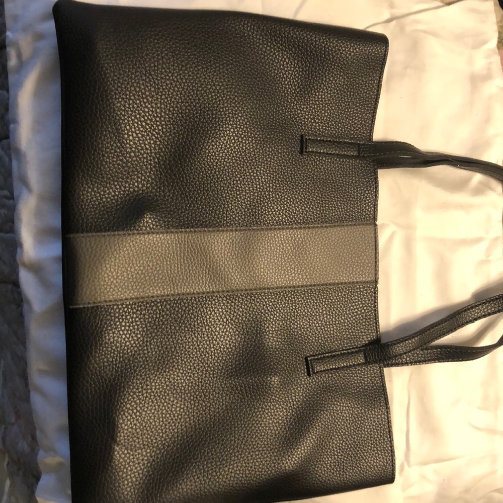 Vince Camuto Tote bag
